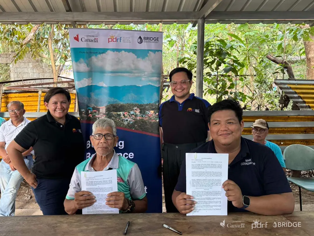 Representatives of PDRF and the Kaksaan ne Dumaget de Antipolo holding the signed Memorandum of Agreement.