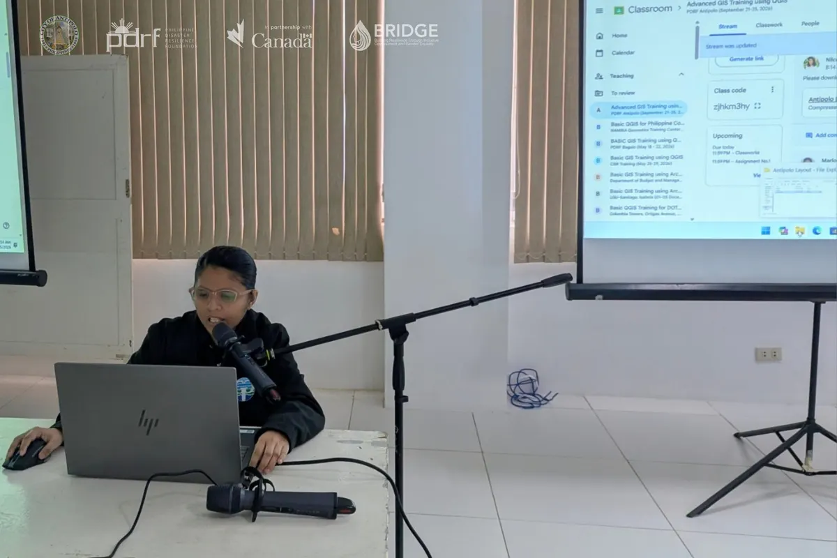 A facilitator explains an advanced GIS workflow.